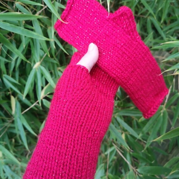 Red Sparkle Glitter Handmade Knit Twist Fingerless Gloves - Picture 5 of 9